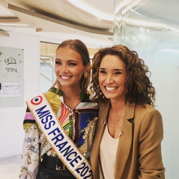 Marie-Sophie Lacarrau et Amandine Petit sur Instagram en novembre 2011.