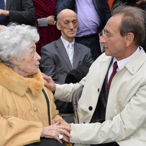 Claude Sarraute, Bertrand Delanoe - Inauguration de la Place Nathalie Sarraute par le maire de Paris Bertrand Delanoe en presence de la fille de l'ecrivaine Nathalie Sarraute, Claude Sarraute, a Paris le 7 Novembre 2013.