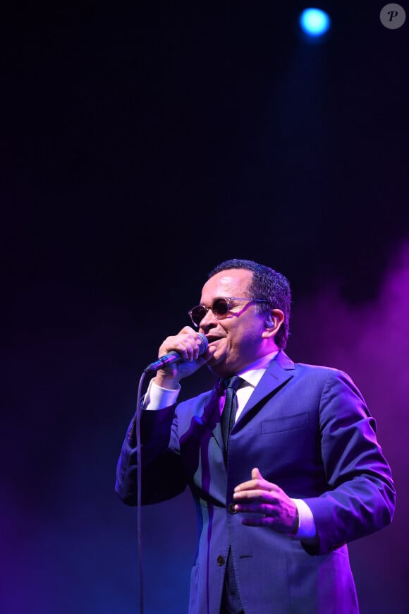 Yuri Buenaventura en concert lors du 67ème festival "Nuits du Sud", place du Grand Jardin, à Vence. Le 2 août 2019 © Lionel Urman / Bestimage