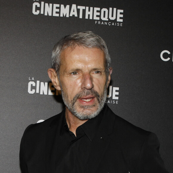 Un lieu dont les murs retiennent encore probablement d'innombrables souvenirs historiques.
Lambert Wilson - People à la projection du film "L'année dernière à Marienbad" à l'occasion de la rétrospective Alain Resnais à la Cinémathèque à Paris. Le 18 novembre 2021 © Denis Guignebourg / Bestimage