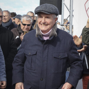 Claude Lelouch - Inauguration de la "Promenade Claude Lelouch" qui porte désormais son nom en présence d'un public nombreux et de la famille du réalisateur à Villers-sur-Mer le 26 mars 2023. © Jack Tribeca / Bestimage