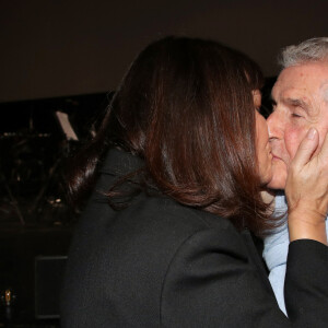 C'est à Paris que le couple s'est unis pour la vie
Mariage - Claude Lelouch s'est marié pour la quatrième fois - Exclusif - Claude Lelouch et sa compagne Valérie Perrin Backstage - Spectacle symphonique Claude Lelouch "D'un film à l'autre" au Palais des Congrès de Paris le 14 novembre 2022. © Moreau / Rindoff / Bestimage 