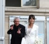 Un évènement grandiose où de nombreuses stars ont répondu à l'appel
Claude Lelouch et son épouse Valérie Perrin - Mariage de Claude Lelouch à la mairie du 18ème à Paris. ©Agence / Bestimage
