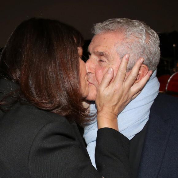 C'est à Paris que Claude Lelouch et Valérie Perrin se sont mariés ce samedi
Exclusif - Claude Lelouch et sa compagne Valérie Perrin Backstage - Spectacle symphonique Claude Lelouch "D'un film à l'autre" au Palais des Congrès de Paris © Moreau / Rindoff / Bestimage 