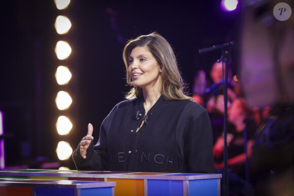 Deux épisodes inédits sont diffusés ce samedi.
Exclusif - Nawell Madani - Enregistrement de l'émission "Improbox", présentée par I.Maalouf et diffusée le 24 juin à 19h30 sur Canal+ © Jack Tribeca / Bestimage IMPROBOX 5 émissions de 30 minutes Produites par Électron Libre Productions et Mister Ibé Sur une idée originale d'I.Maalouf Deux émissions à la suite à 19H00 les samedis 24 juin, 1er et 8 juillet EN CLAIR sur CANAL+ et disponible sur myCANAL Le musicien I.Maalouf présente en exclusivité et à l'occasion de la fête de la musique, un concept d'émission musicale inédit, accueillant tour à tour 5 invités exceptionnels pour une expérience rare ! Entouré de musiciens talentueux et d'un public inédit muni lui­ aussi d'instruments de musique, I.Maalouf, qui pour l'occasion devient présentateur, invite les 5 personnalités à relever un défi musical unique : apprendre à jouer d'un instrument et créer une composition avec, et ce pour la première fois de leur vie. Le tout en représentant une association de leur choix à qui ils reversent les droits de leur création. Dans un décor unique, les invités participent à une succession de jeux afin d'amorcer leur entraînement et bénéficient d'un coaching de haut niveau, puis vivent l'expérience de la création en instantané ! En fin d'émission, c'est tout le public d'IMPROBOX qui participe au live interprété par l'invité, Ibrahim et tous les musiciens présents. 