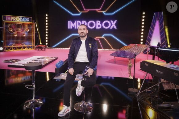 Exclusif - Ibrahim Maalouf - Enregistrement de l'émission "Improbox", présentée par I.Maalouf et diffusée le 24 juin à 19h30 sur Canal+ © Jack Tribeca / Bestimage IMPROBOX 5 émissions de 30 minutes Produites par Électron Libre Productions et Mister Ibé Sur une idée originale d'I.Maalouf Deux émissions à la suite à 19H00 les samedis 24 juin, 1er et 8 juillet EN CLAIR sur CANAL+ et disponible sur myCANAL Le musicien I.Maalouf présente en exclusivité et à l'occasion de la fête de la musique, un concept d'émission musicale inédit, accueillant tour à tour 5 invités exceptionnels pour une expérience rare ! Entouré de musiciens talentueux et d'un public inédit muni lui­ aussi d'instruments de musique, I.Maalouf, qui pour l'occasion devient présentateur, invite les 5 personnalités à relever un défi musical unique : apprendre à jouer d'un instrument et créer une composition avec, et ce pour la première fois de leur vie. Le tout en représentant une association de leur choix à qui ils reversent les droits de leur création. Dans un décor unique, les invités participent à une succession de jeux afin d'amorcer leur entraînement et bénéficient d'un coaching de haut niveau, puis vivent l'expérience de la création en instantané ! En fin d'émission, c'est tout le public d'IMPROBOX qui participe au live interprété par l'invité, Ibrahim et tous les musiciens présents.