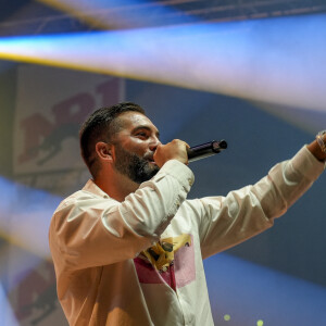 Le chanteur Kendji Girac sur la scène du Rugby Music Live devant 8000 spectateurs qui ont fait un don pour 3 associations : MBM (Manifestation de Bienveillance pour enfants Malade), les Zèbres (Moments de réconfort pour les enfants hospitalisés) et la fondation OVE ((enfants orphelins et démunis) à Lyon, le 13/05/2023. © Sandrine Thesillat / Panoramic / Bestimage