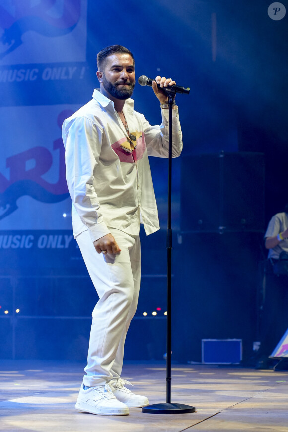 Le chanteur Kendji Girac sur la scène du Rugby Music Live devant 8000 spectateurs qui ont fait un don pour 3 associations : MBM (Manifestation de Bienveillance pour enfants Malade), les Zèbres (Moments de réconfort pour les enfants hospitalisés) et la fondation OVE ((enfants orphelins et démunis) à Lyon, le 13/05/2023. © Sandrine Thesillat / Panoramic / Bestimage