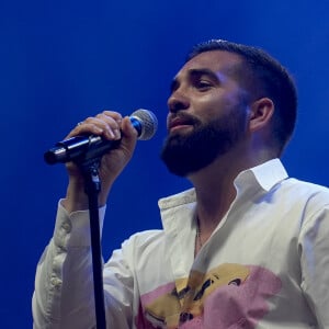 Le chanteur Kendji Girac sur la scène du Rugby Music Live devant 8000 spectateurs qui ont fait un don pour 3 associations : MBM (Manifestation de Bienveillance pour enfants Malade), les Zèbres (Moments de réconfort pour les enfants hospitalisés) et la fondation OVE ((enfants orphelins et démunis) à Lyon, le 13/05/2023. © Sandrine Thesillat / Panoramic / Bestimage