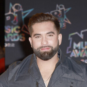 Kendji Girac au photocall de la 24ème édition des "NRJ Music Awards (NMA)" au Palais des Festivals à Cannes le 18 novembre 2022. © Christophe Aubert via Bestimage