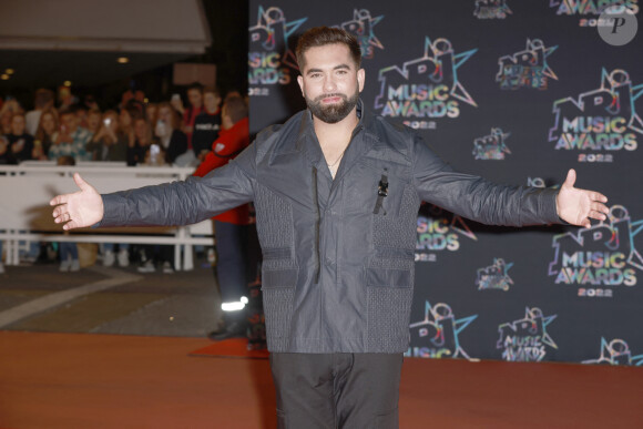 Kendji Girac au photocall de la 24ème édition des "NRJ Music Awards (NMA)" au Palais des Festivals à Cannes le 18 novembre 2022. © Christophe Aubert via Bestimage