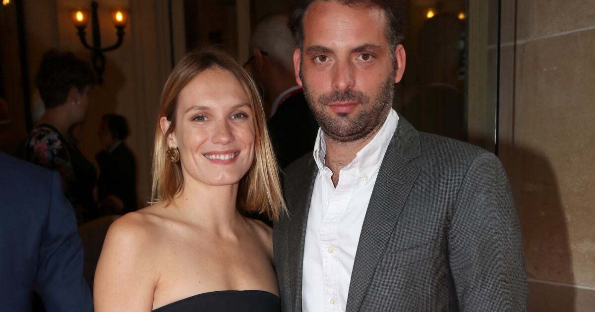 Ana Girardot, sublime en robe bustier échancrée au bras de son ...