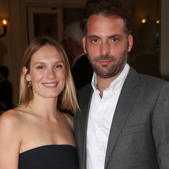La magnifique Ana Girardot a joué un beau rôle, accompagnée par son mari
Ana Girardot (Présidente de la soirée) et son mari Oscar Louveau - Soirée de Gala "Enfance Majuscule" au profit de l'enfance maltraitée à la Salle Gaveau à Paris © Bertrand Rindoff / Bestimage