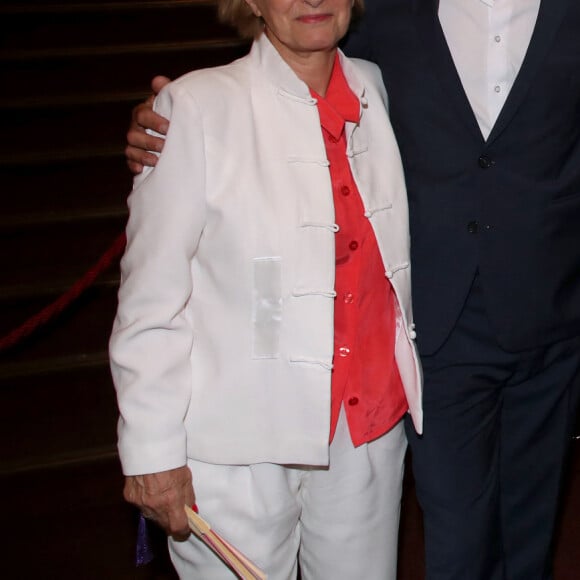 Patricia Chalon (Presidente de l'Enfance Majuscule), Michel Cymes (Parrain de l'Enfance Majuscule), Agnès Firmin-Le Bodo (Ministre déléguée chargée des Professions de santé auprès du ministre de la Santé) et Charlotte Caubel (Secrétaire d'État chargée de l'Enfance) - Soirée de Gala "Enfance Majuscule" au profit de l'enfance maltraitée à la Salle Gaveau à Paris le 19 Juin 2023. © Bertrand Rindoff / Bestimage