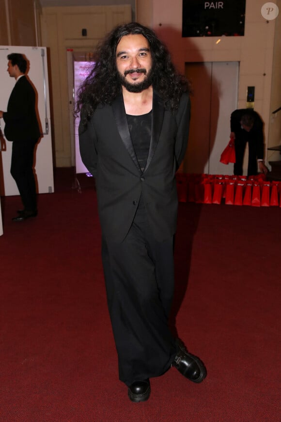 Le violoniste Nemanja Radulovic arrive au dîner - Soirée de Gala "Enfance Majuscule" au profit de l'enfance maltraitée à la Salle Gaveau à Paris le 19 Juin 2023. © Bertrand Rindoff / Bestimage