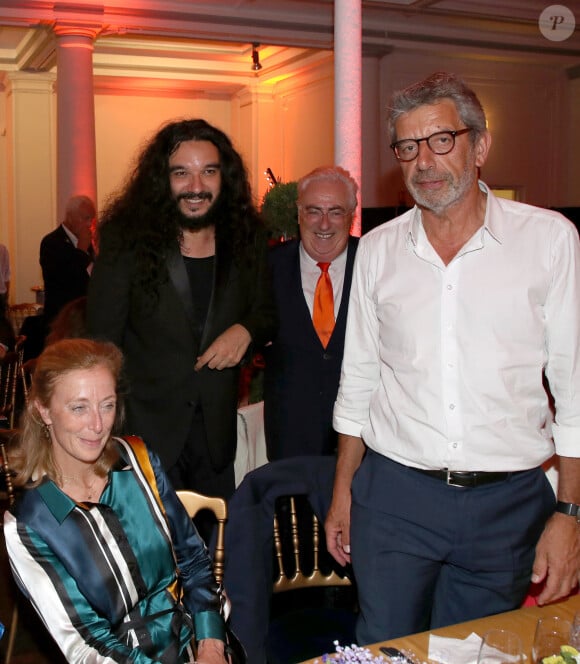 Charlotte Caubel (Secrétaire d'État chargée de l'Enfance), le violoniste Nemanja Radulovic, Jean-Michel Aubrun et Michel Cymes (Parrain de l'Enfance Majuscule) - Soirée de Gala "Enfance Majuscule" au profit de l'enfance maltraitée à la Salle Gaveau à Paris le 19 Juin 2023. © Bertrand Rindoff / Bestimage