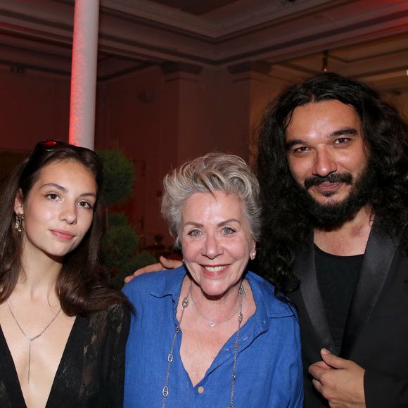 Allegra Cuddeford (Fille de H. de Clermont-Tonnerre), Françoise Laborde et le violoniste Nemanja Radulovic - Soirée de Gala "Enfance Majuscule" au profit de l'enfance maltraitée à la Salle Gaveau à Paris le 19 Juin 2023. © Bertrand Rindoff / Bestimage