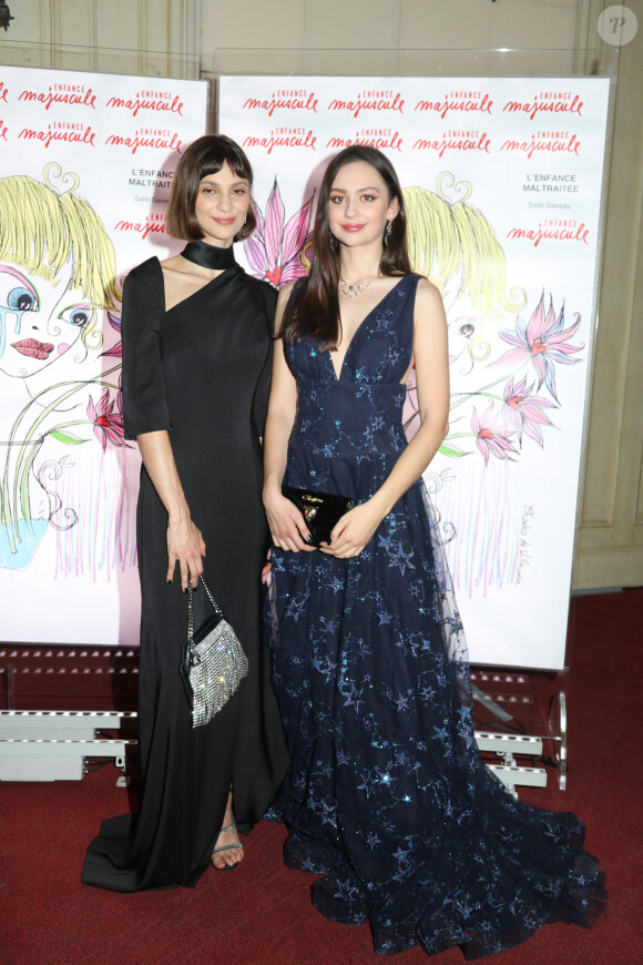 Adèle et Agathe de Fontenay, robes Christophe Guillarme - parées par Iza B - pochettes Carmen Steffens - Soirée de Gala "Enfance Majuscule" au profit de l'enfance maltraitée à la Salle Gaveau à Paris le 19 juin 2023. © Christophe Guillarmé via Bestimage