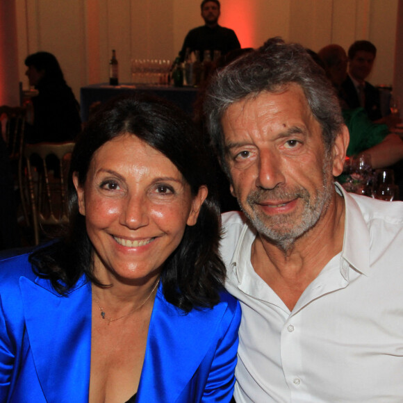 Michel Cymes (Parrain de l'Enfance Majuscule) et sa femme Nathalie - Soirée de Gala "Enfance Majuscule" au profit de l'enfance maltraitée à la Salle Gaveau à Paris le 19 juin 2023. © Philippe Baldini/Bestimage