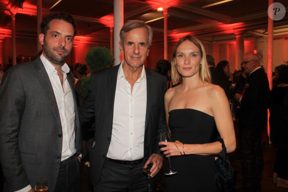 Ana Girardot (Présidente de la soirée) et son mari Oscar Louveau, Bernard de La Villardière - Soirée de Gala "Enfance Majuscule" au profit de l'enfance maltraitée à la Salle Gaveau à Paris le 19 juin 2023. © Philippe Baldini/Bestimage