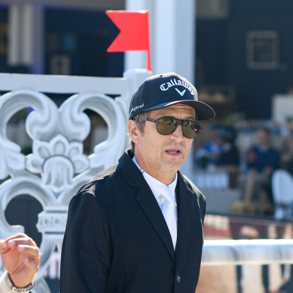 Guillaume Canet lors de la reconnaissance du prix Team Créatif presented by Lipton lors de la 9ème édition du "Longines Paris Eiffel Jumping" au Champ de Mars à Paris, France, le 23 juin 2023. © Pierre Perusseau/Bestimage 