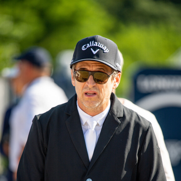 Guillaume Canet lors de la reconnaissance du prix Team Créatif presented by Lipton lors de la 9ème édition du "Longines Paris Eiffel Jumping" au Champ de Mars à Paris, France, le 23 juin 2023. © Pierre Perusseau/Bestimage 