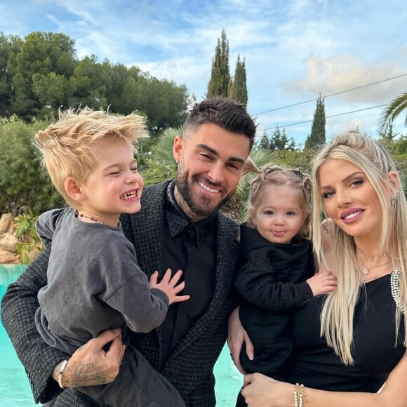 Ce matin, ce sont les parents de son mari Thibault Garcia qui ont pris le relais pendant que Jessica Thivenin s'offrait une grasse matinée.
Jessica Thivenin sur Instagram.