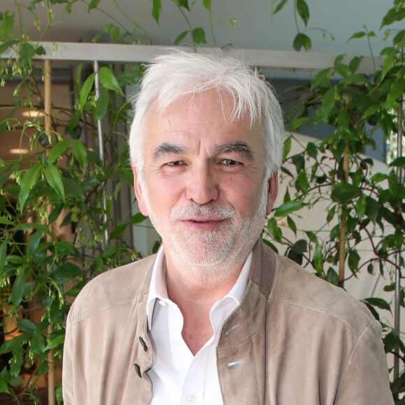En quelques années, le journaliste et animateur de L'Heure des pros sur CNews a su créer sa propre légende.
Exclusif - Pascal Praud - Internationaux de France de Tennis de Roland Garros 2023 - Jour 08 à Paris le 04 Juin 2023. © Bertrand Rindoff / Bestimage