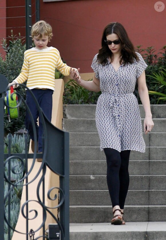 Liv Tyler vient chercher son fils Milo à l'école à Los Deliz le 1er mars 2010