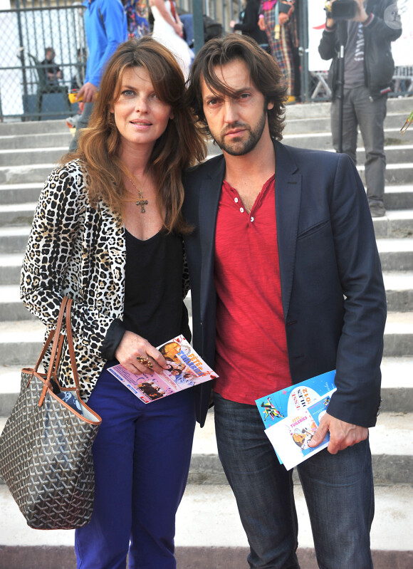 Frédéric Diefenthal et sa femme Gwendoline Hamon - La kermesse aux étoiles 2012 dans le cadre de la fete forraine des Tuileries à Paris le 22 juin 2012.