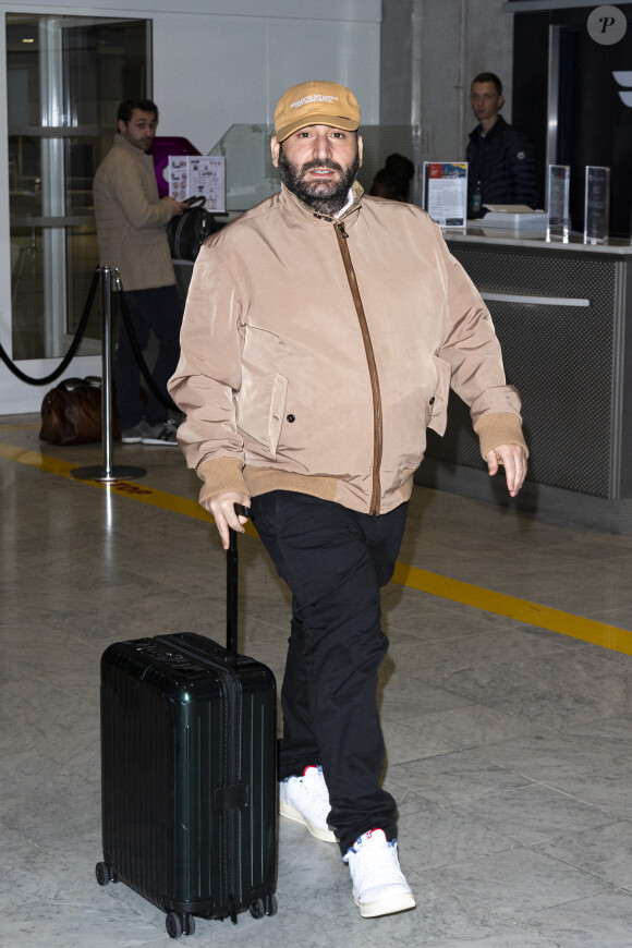 Mouloud Achour arrive à l'aéroport Nice Côte d'Azur pour le 76ème Festival International du Film de Cannes, à Nice, France, le 19 mai 2023. © Perusseau-Da Silva/Bestimage 