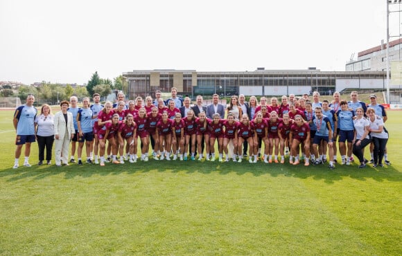 La reine Letizia d'Espagne visite le camp d'entraînement de l'équipe nationale de football participant à la Coupe du Monde Féminine de la FIFA (20 juillet - 20 août 2023), le 27 juin 2023. 