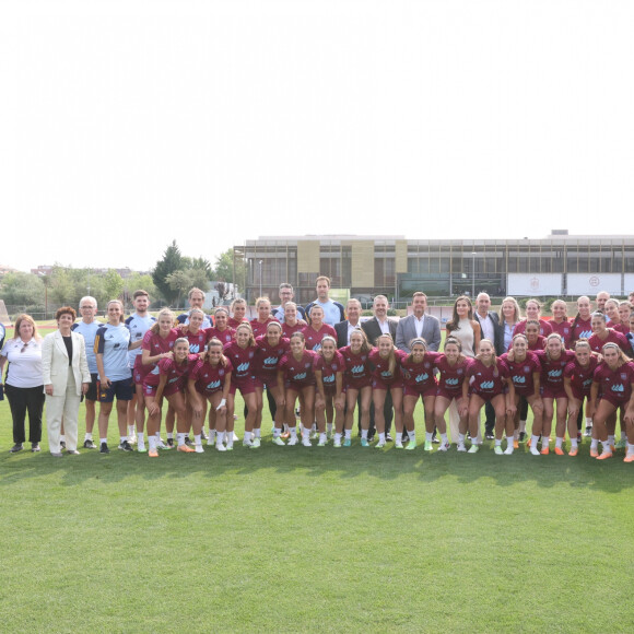 La reine Letizia d’Espagne visite le camp d'entraînement de l'équipe nationale de football participant à la Coupe du Monde Féminine de la FIFA (20 juillet - 20 août 2023), le 27 juin 2023.  Queen Letizia of Spain Visits to the training camp of the national football team participating in the FIFA Women's World Cup Australia & New Zealand 2023' . June 27, 2023 