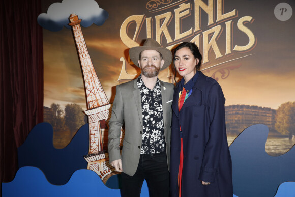 Mais l'artiste de 43 ans n'en oublie pas pour autant l'un des rôles les plus importants de sa vie, celui de maman.
Mathias Malzieu et Olivia Ruiz à l'avant-première du film "Une sirène à Paris" au cinéma Max Linder Panorama à Paris, France, le 2 mars 2020. © Marc Ausset-Lacroix/Bestimage