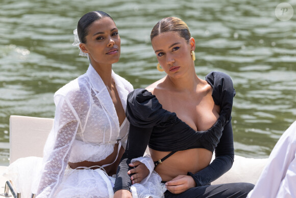 Tina Kunakey et Adèle Exarchopoulos au front row dans une barque pour le défilé Jacquemus collection "Le chouchou" automne-hiver © Olivier Borde/Bestimage