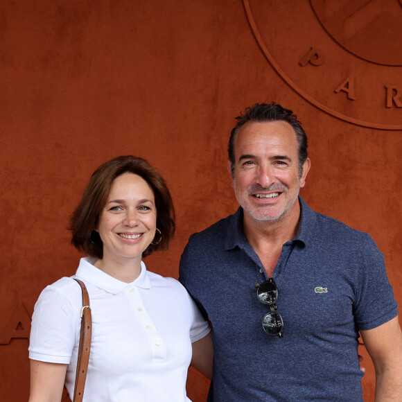Jean Dujardin et sa femme Nathalie Péchalat au village lors des Internationaux de France de tennis de Roland Garros 2023, à Paris, France, le 11 juin 2023. © Jacovides-Moreau/Bestimage