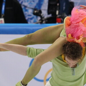 Le couple de patineurs français Nathalie Pechalat et Fabian Bourzat lors de leur programme libre de danse au Iceberg Place Skating pendant les Jeux Olympiques d'Hiver de Sotchi, le 18 février 2014.