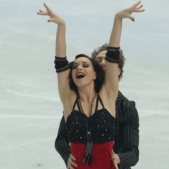 "C'était un peu chaud pendant 1 an, parce qu'il y avait un peu de tensions", ajoutait Nathalie Péchalat
Le couple de patineurs français Nathalie Pechalat et Fabian Bourzat lors de leur programme court de danse en patinage artistique au Iceberg Skating Palace pendant les Jeux Olympiques d'Hiver de Sotchi, le 16 février 2014.