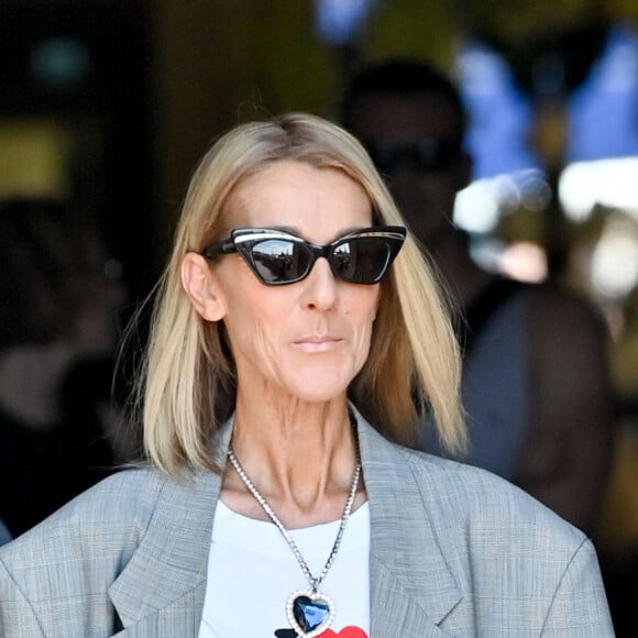 Celine Dion à la sortie de l'hôtel de Crillon à Paris pendant la fashion week Haute-Couture automne-hiver 2019/2020 le 3 juillet 2019.