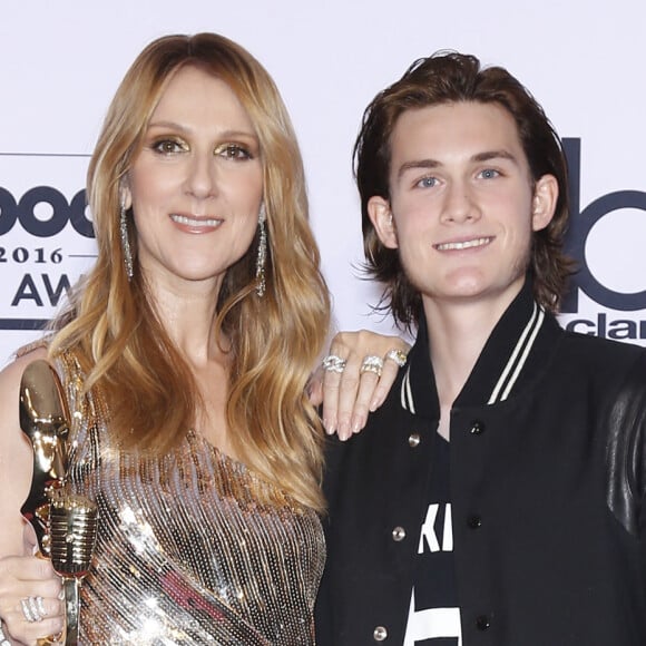 Décidément, on l'aura vu passer par tous les looks.
Céline Dion et son fils René Charles Angélil au press room de la soirée Billboard Music Awards à T-Mobile Arena à Las Vegas. © Mjt/AdMedia via Bestimage
