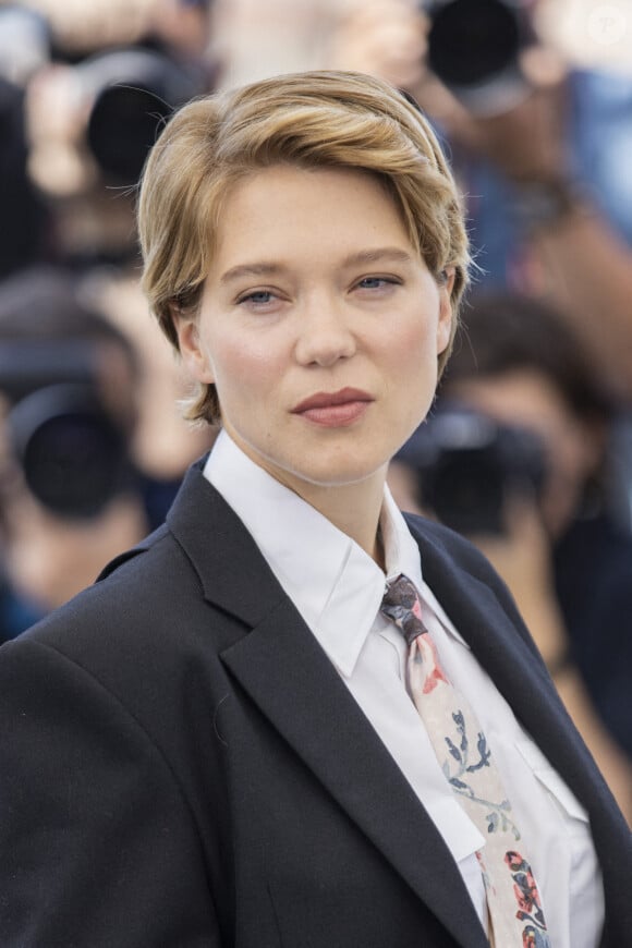 Son grand-père est Jérome Seydoux, le propriétaire du groupe Pathé.
Léa Seydoux au Photocall du film "Crimes Of The Future (Les Crimes du futur)" lors du 75ème Festival International du Film de Cannes. © Cyril Moreau/Bestimage