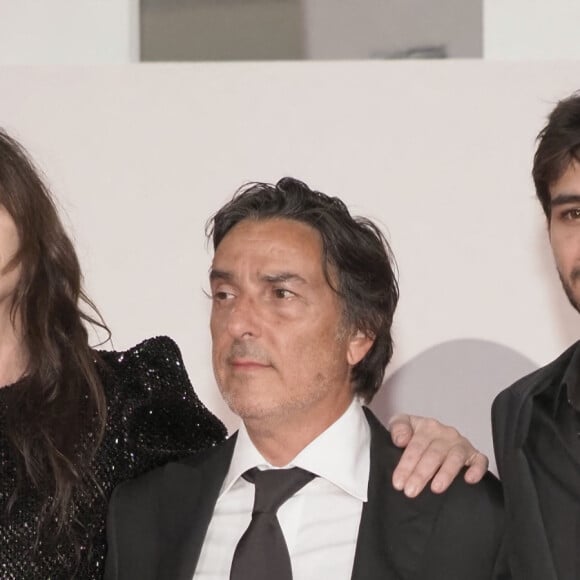 Charlotte Gainsbourg, son compagnon Yvan Attal et leur fils Ben à la première de "Les Choses Humaines" au 78ème Festival International du Film de Venise (Mostra), le 9 septembre 2021. 