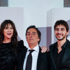 Charlotte Gainsbourg avec son compagnon Yvan Attal et son fils Ben Attal à la première de "Les Choses Humaines" au 78ème Festival International du Film de Venise (Mostra), le 9 septembre 2021. 