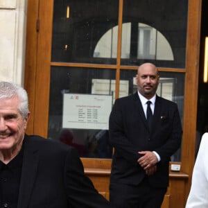 Claude Lelouch et sa femme avaient invité 200 personnes à leur union.
Claude Lelouch et Valérie Perrin - Mariage de Claude Lelouch à la mairie du 18ème à Paris. Le 17 juin 2023