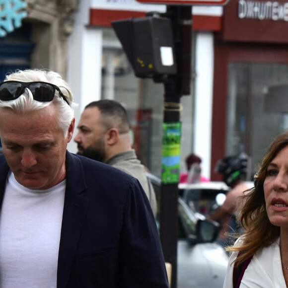 Mathieu Petit et sa compagne Mathilde Seigner - Mariage de Claude Lelouch à la mairie du 18ème à Paris. Le 17 juin 2023
