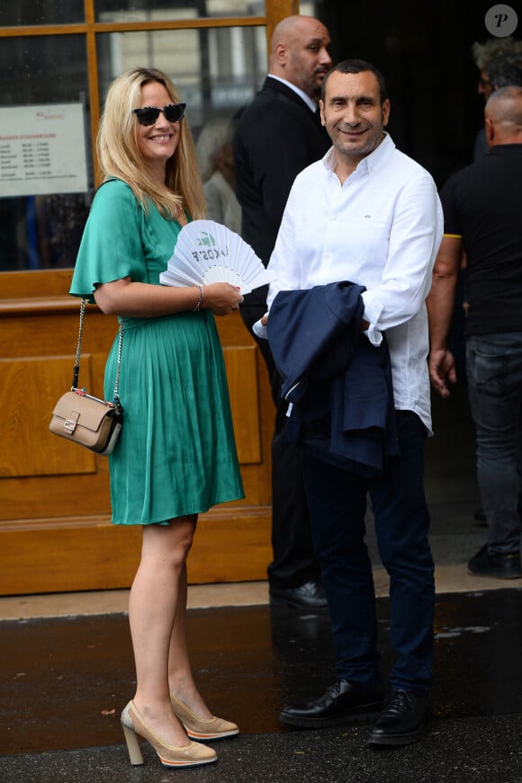 Zinedine Soualem et sa compagne Caroline Faindt - Mariage de Claude Lelouch à la mairie du 18ème à Paris. Le 17 juin 2023