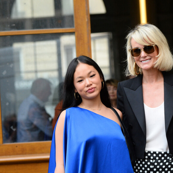 Jalil Lespert, Laeticia Hallyday et ses filles Jade et Joy à leur arrivée au mariage de Claude Lelouch à la mairie du 18ème à Paris. Le 17 juin 2023