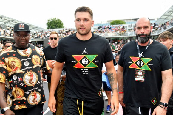 Luka Doncic - Les joueurs de la NBA Zion Williamson, Luka Doncic et Jayson Tatum (jury du Dunk Contest) lors des 20 ans du Quai 54 Streetball au Stade Roland Garros à Paris le 1er juillet 2023 © Veeren / Bestimage 