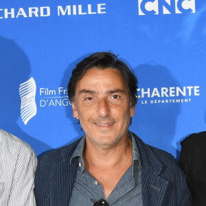 Ben Attal avec ses parents Yvan Attal et Charlotte Gainsbourg lors du photocall de la 12ème édition du festival du Film Francophone d'Angoulême, France, le 20 août 2019. © Coadic Guirec/Bestimage 