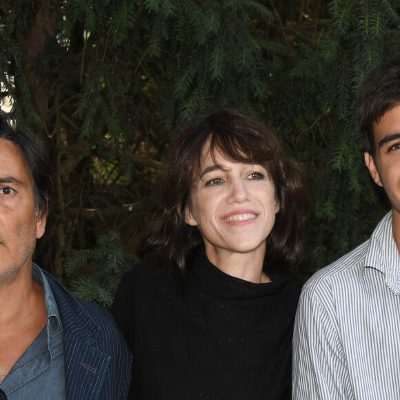 Yvan Attal, sa compagne Charlotte Gainsbourg et leur fils Ben Attal lors de la 12ème édition du festival du Film Francophone d'Angoulême, France, le 20 août 2019. © Coadic Guirec/Bestimage 